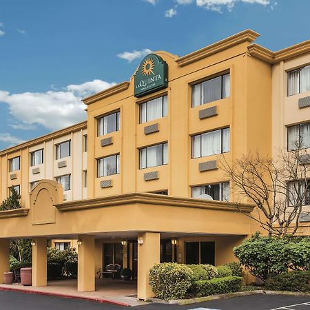 Отель La Quinta By Wyndham Seattle Bellevue / Керкленд Экстерьер фото