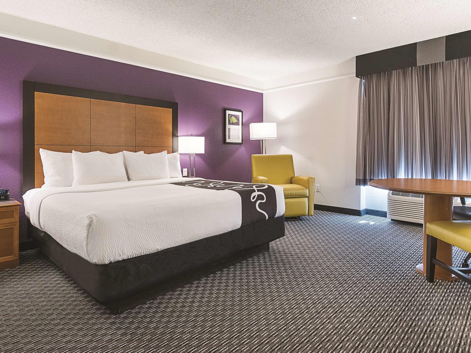 Отель La Quinta By Wyndham Seattle Bellevue / Керкленд Экстерьер фото