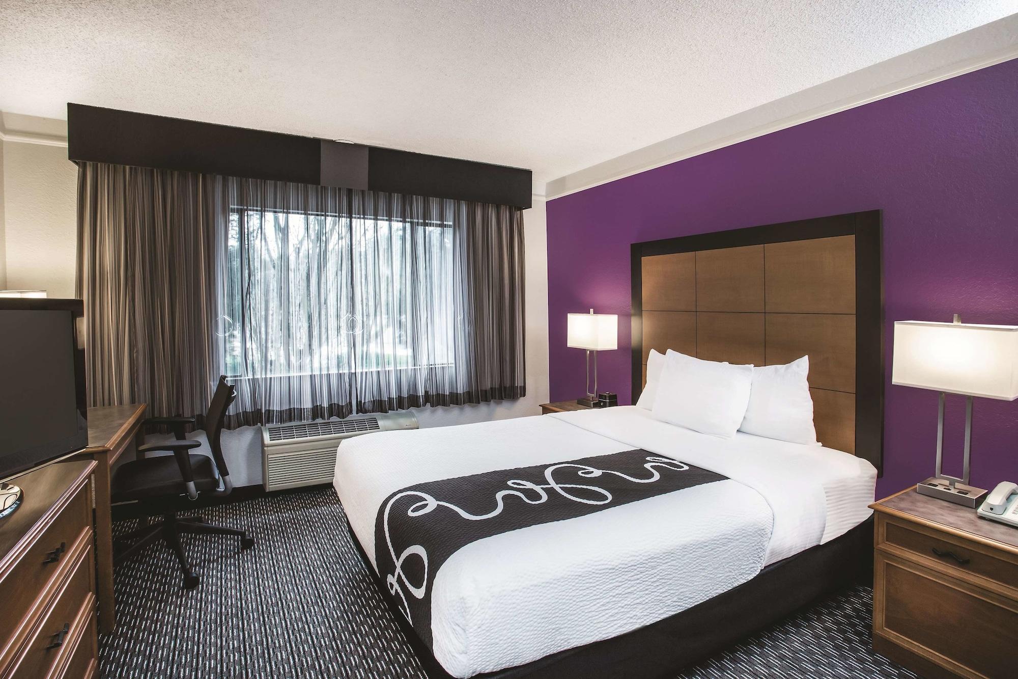 Отель La Quinta By Wyndham Seattle Bellevue / Керкленд Экстерьер фото