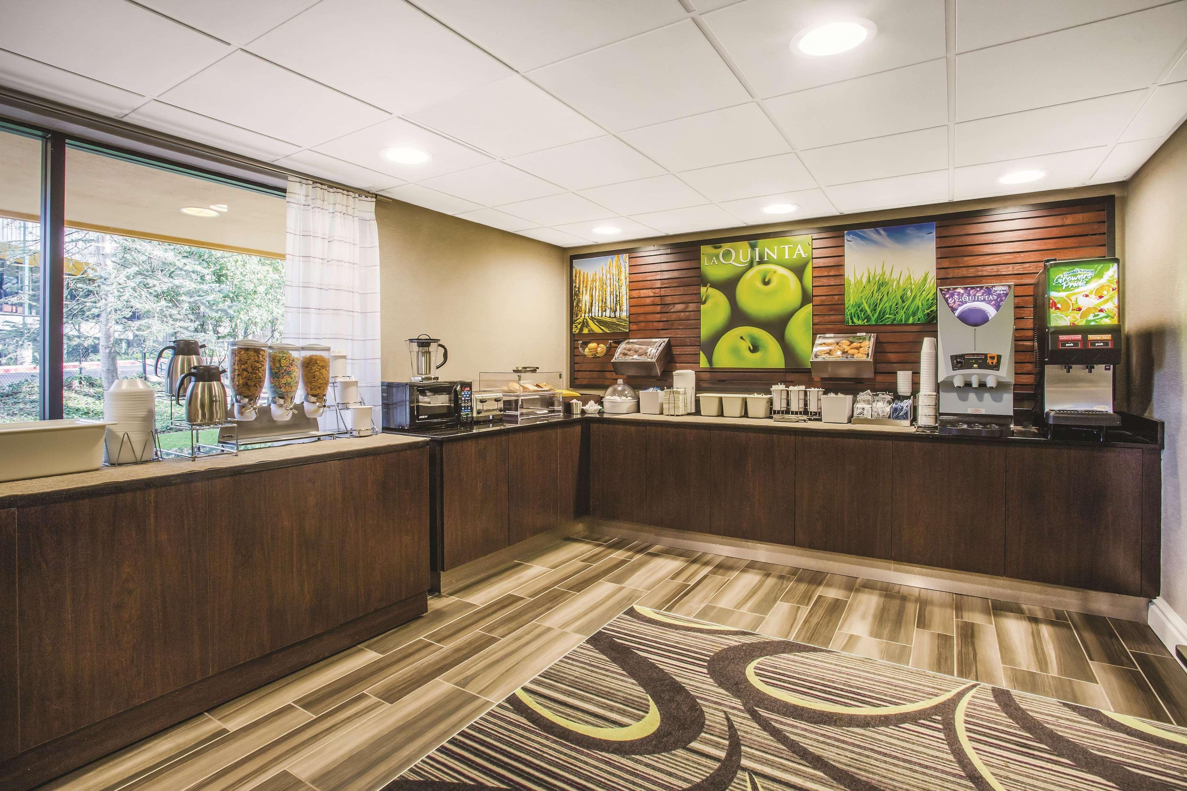 Отель La Quinta By Wyndham Seattle Bellevue / Керкленд Экстерьер фото