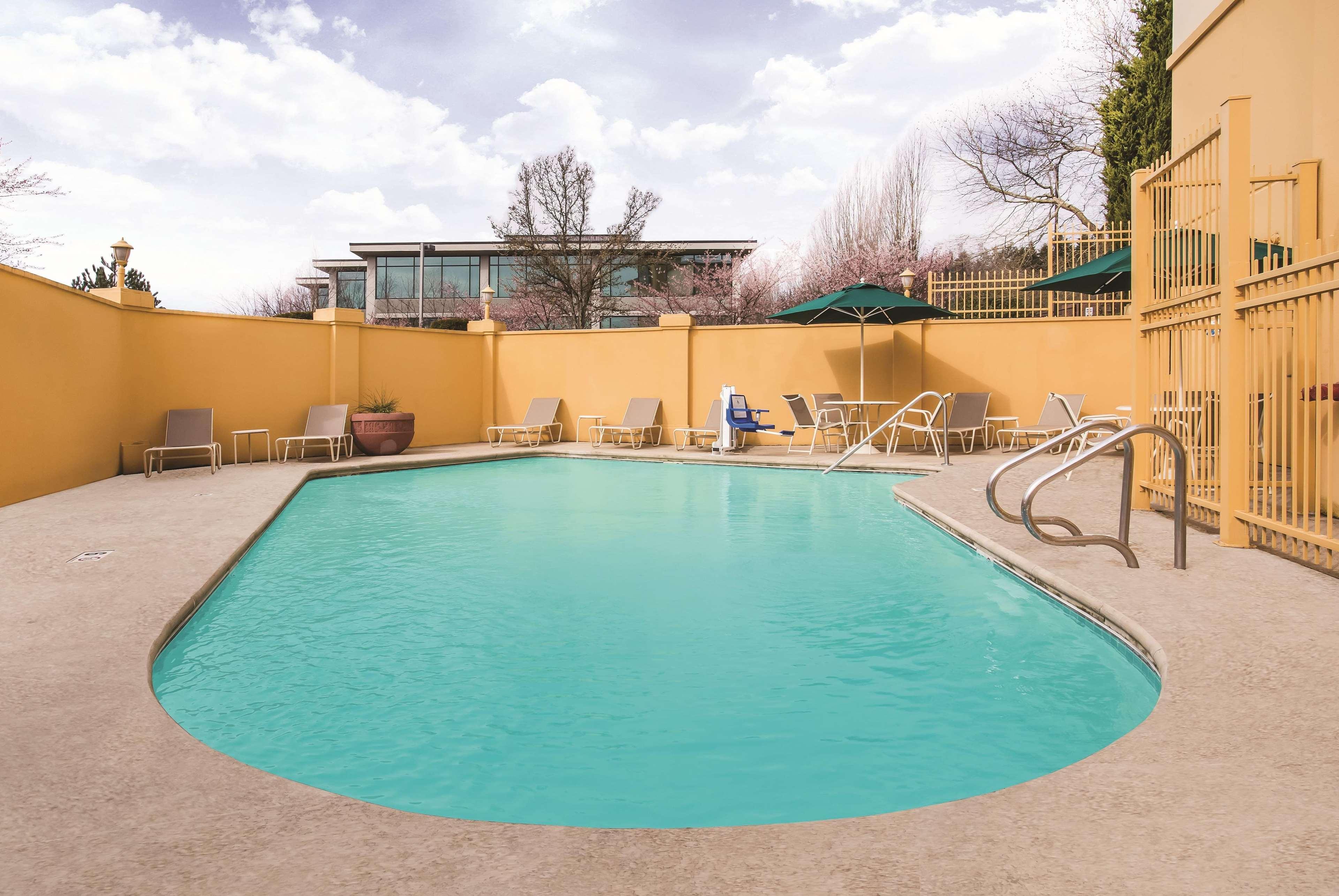 Отель La Quinta By Wyndham Seattle Bellevue / Керкленд Экстерьер фото