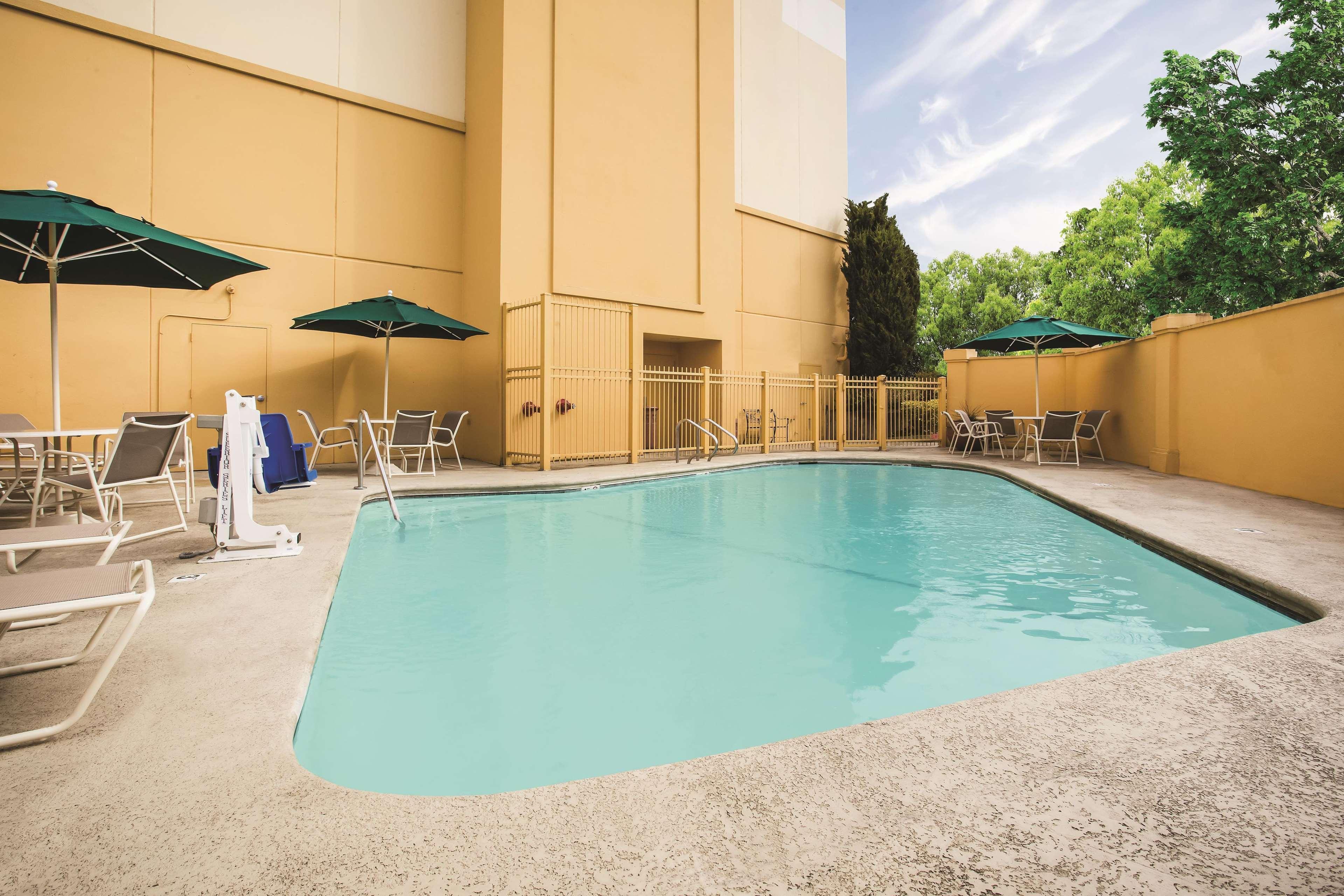Отель La Quinta By Wyndham Seattle Bellevue / Керкленд Экстерьер фото