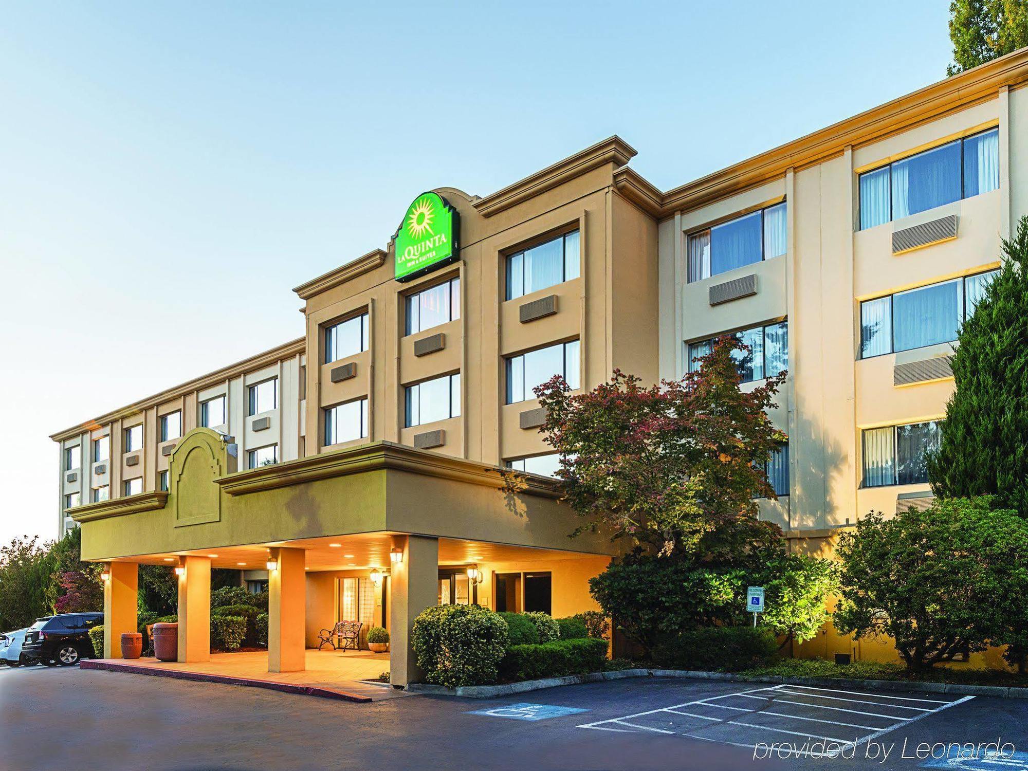 Отель La Quinta By Wyndham Seattle Bellevue / Керкленд Экстерьер фото