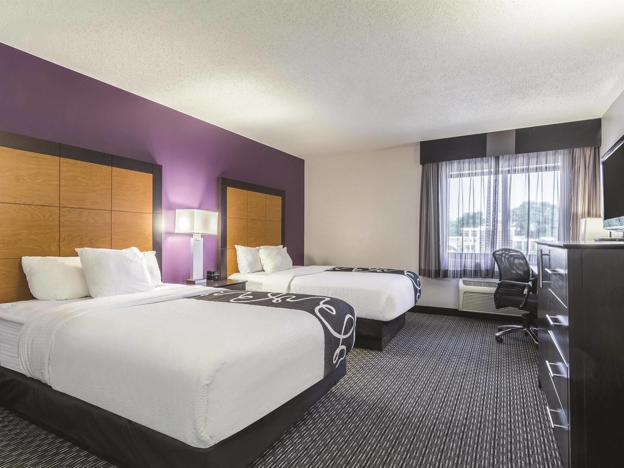 Отель La Quinta By Wyndham Seattle Bellevue / Керкленд Экстерьер фото
