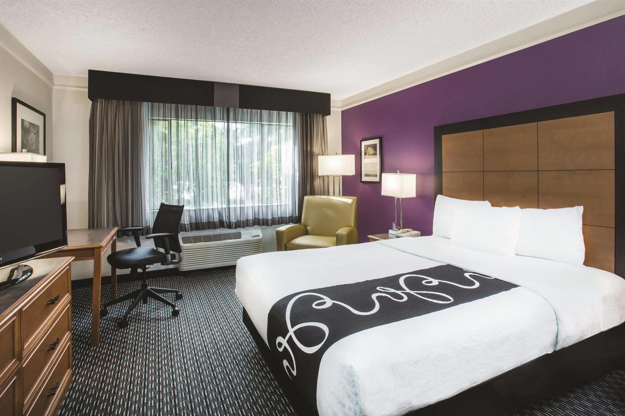 Отель La Quinta By Wyndham Seattle Bellevue / Керкленд Экстерьер фото