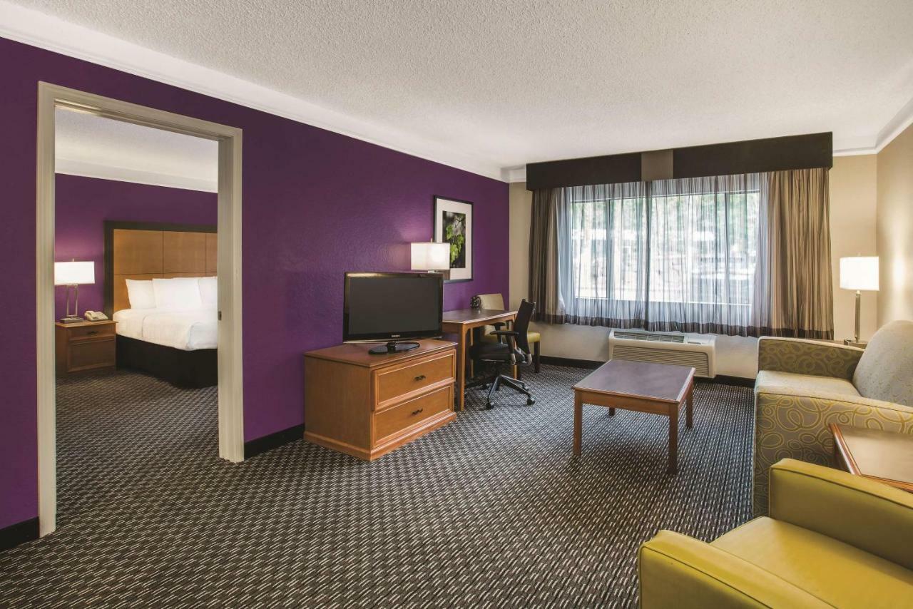 Отель La Quinta By Wyndham Seattle Bellevue / Керкленд Экстерьер фото